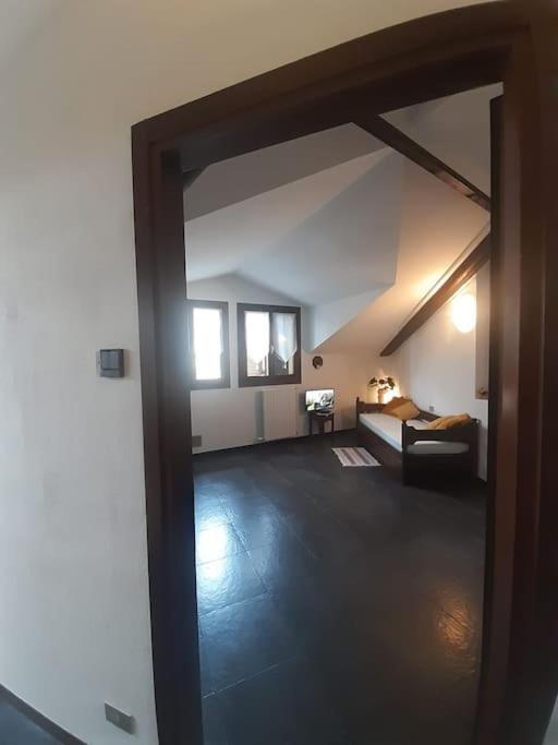 Appartement Monolocale Piano Alto Luminoso Pochi Minuti Metro Rossa Milaan